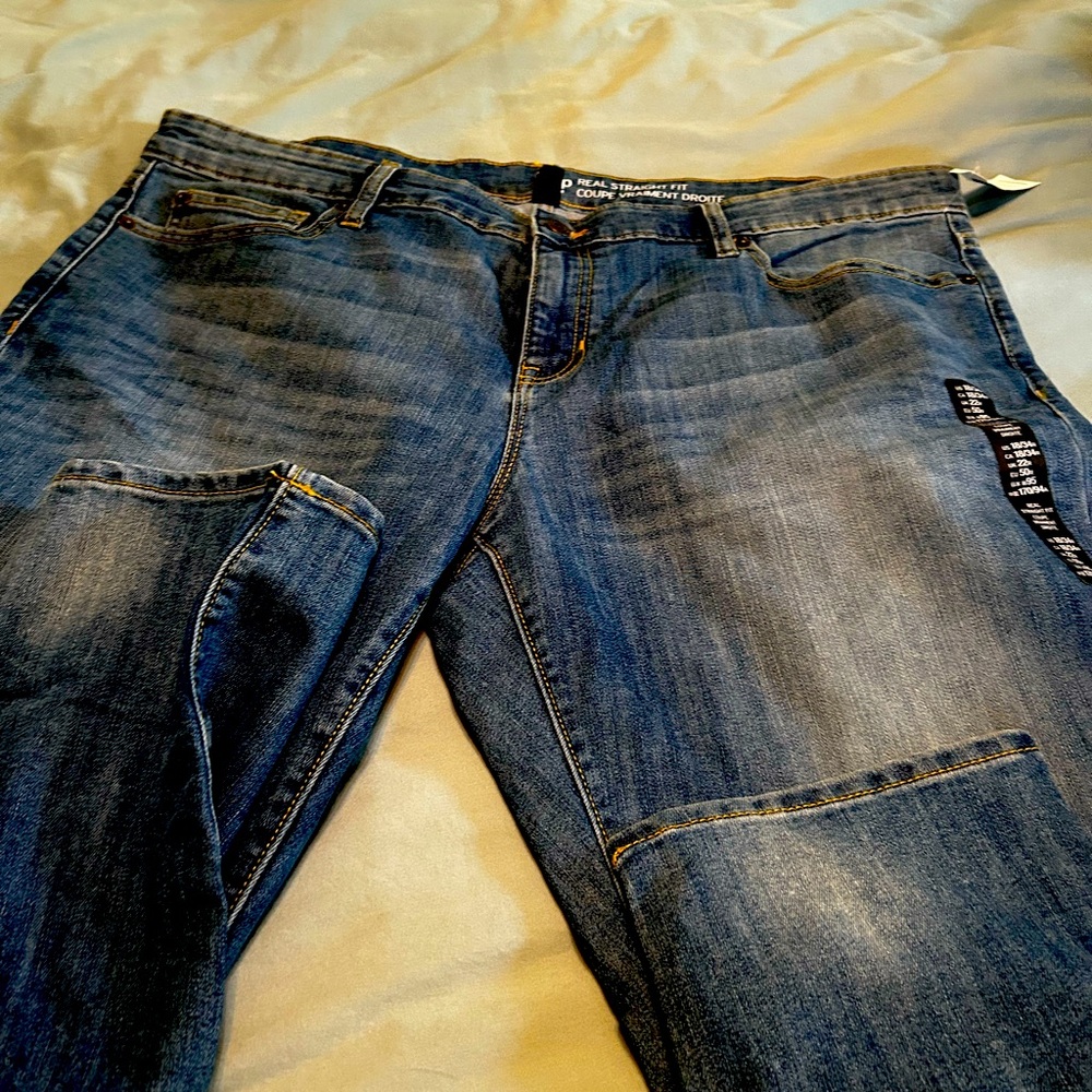 New with tags Straight fit dark wash jeans
